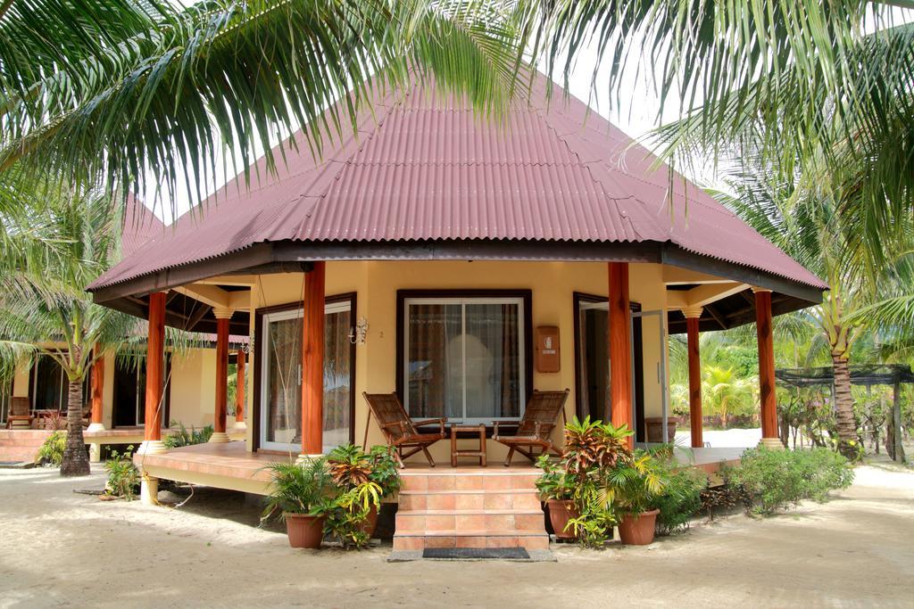 Le Palme Beach Resort Pandan Exterior photo